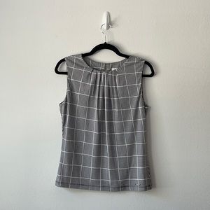 Sleeveless pleated work top